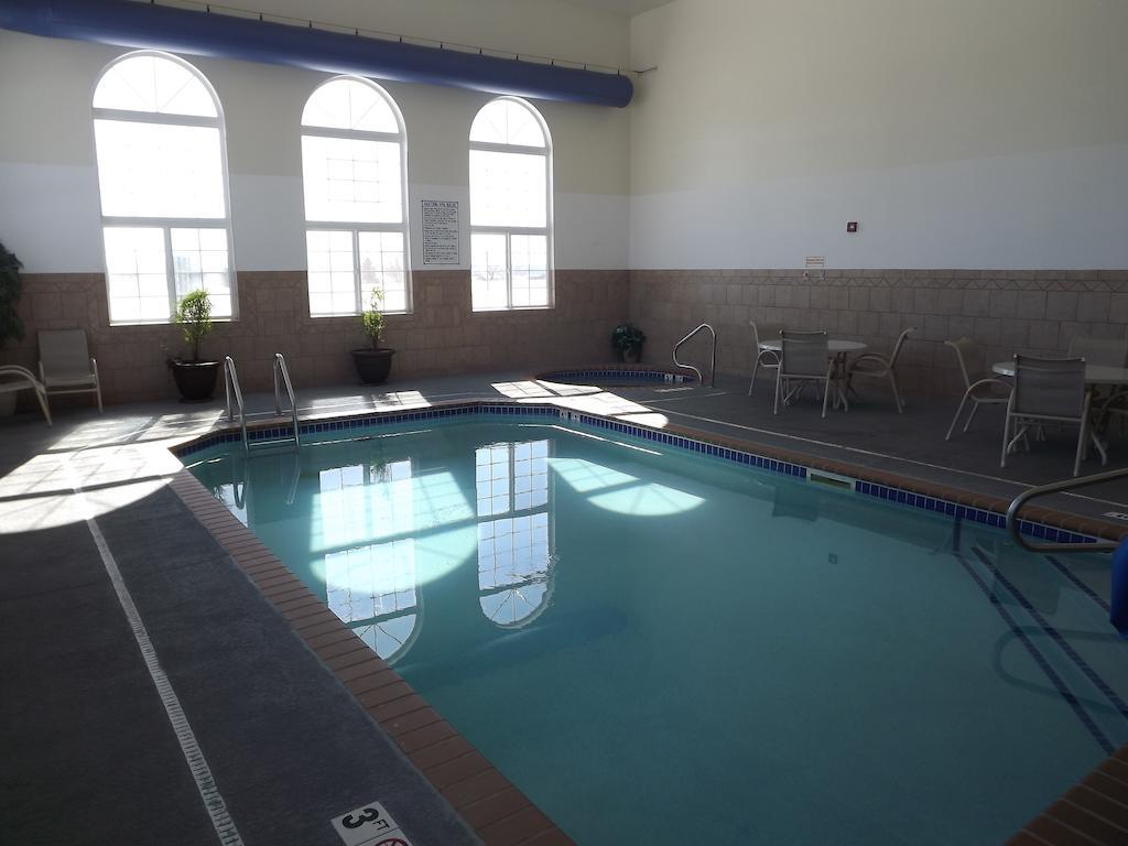 Howard Johnson By Wyndham Oacoma Hotel & Suites Exterior photo