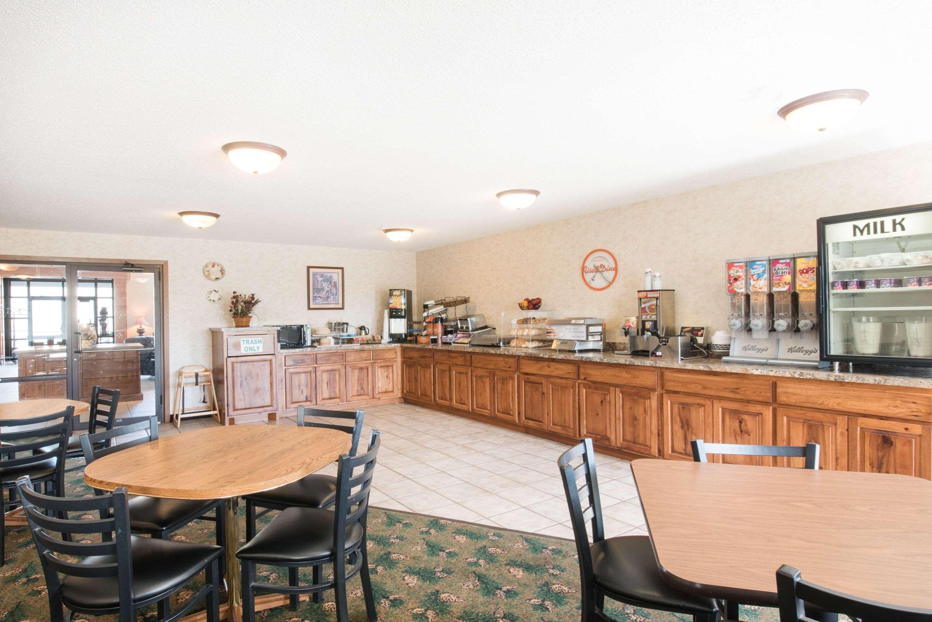 Howard Johnson By Wyndham Oacoma Hotel & Suites Exterior photo