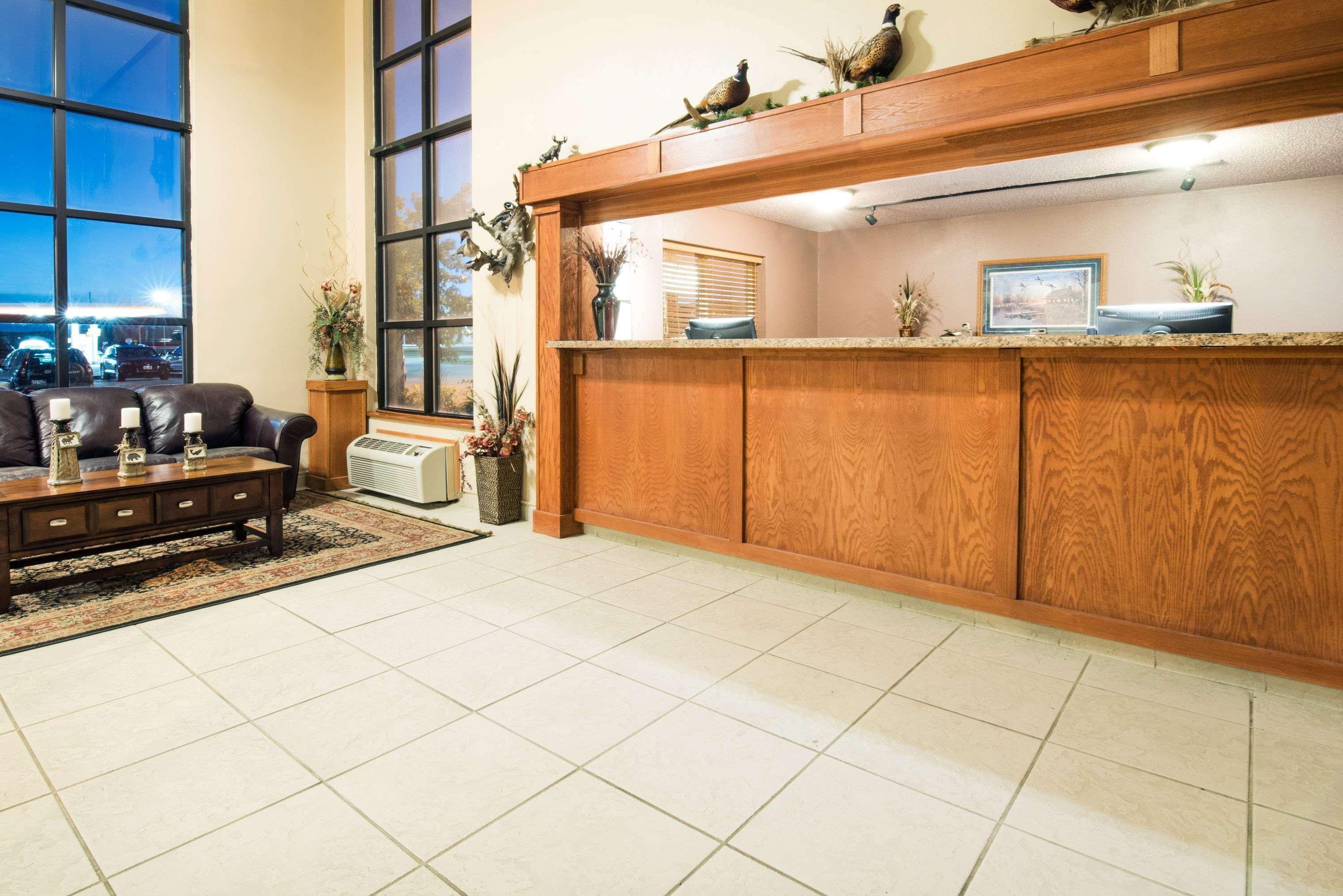 Howard Johnson By Wyndham Oacoma Hotel & Suites Exterior photo